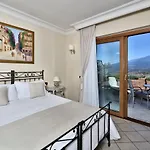 Hotel Angela 4*