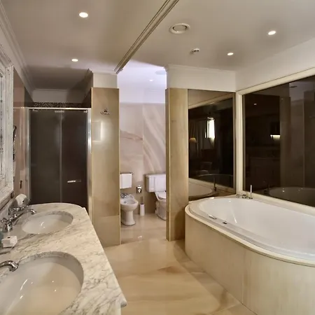 Hotel Angela 4*