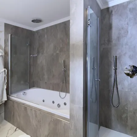 Angela Hotel 4*