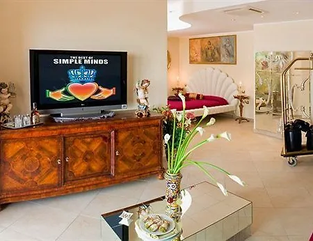 Angela Hotel 4*