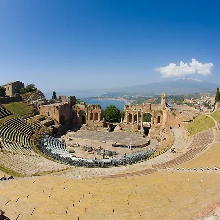 アンジェラ タオルミーナ