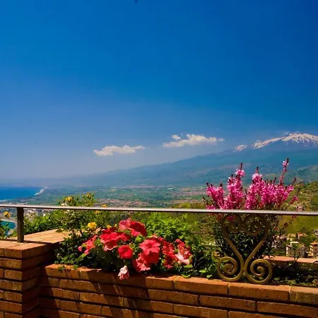 ホテル アンジェラ タオルミーナ